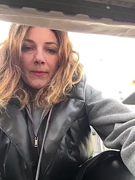 DaisyVibesss online show from 2, 2, 2025