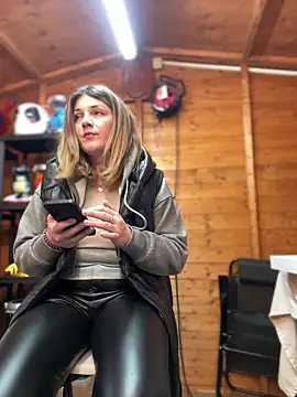 DaisyVibesss online show from 5, 1, 2025