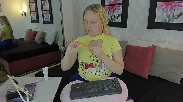 EmilySumer online show from 16, 10, 2025