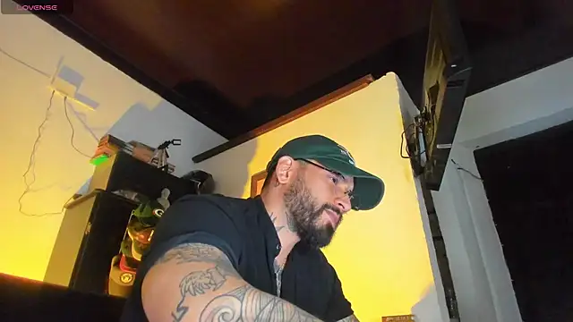 Snapshot of CamiloGray_ chatting on 19, 9, 2025 CamiloGray online show from 19, 9, 2025