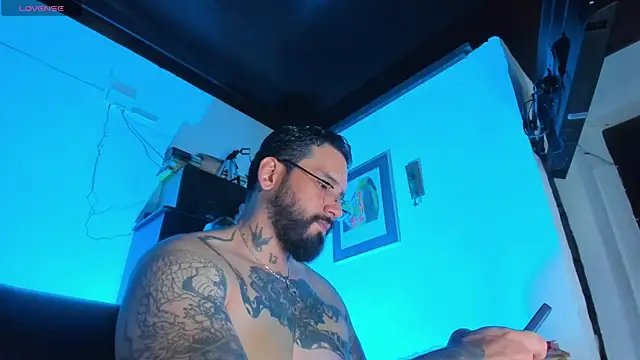 Snapshot of CamiloGray_ chatting on 24, 10, 2025 CamiloGray online show from 24, 10, 2025