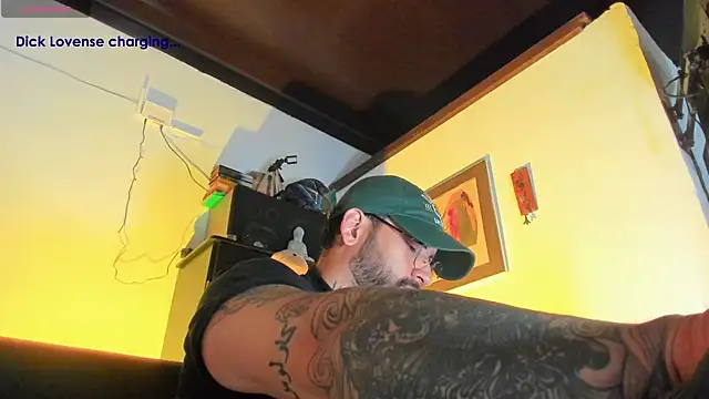 Snapshot of CamiloGray_ chatting on 11, 11, 2025 CamiloGray online show from 11, 11, 2025