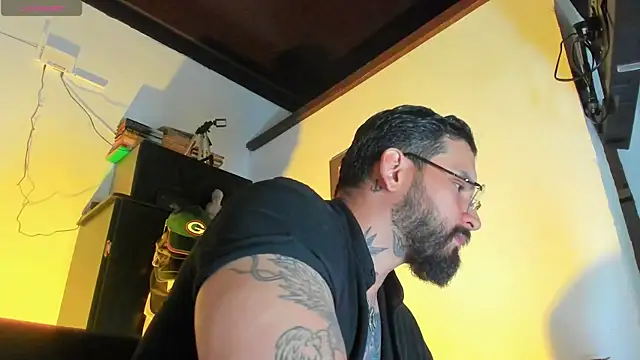 Snapshot of CamiloGray_ chatting on 20, 10, 2025 CamiloGray online show from 20, 10, 2025