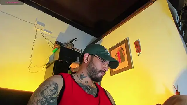 Snapshot of CamiloGray_ chatting on 8, 11, 2025 CamiloGray online show from 8, 11, 2025