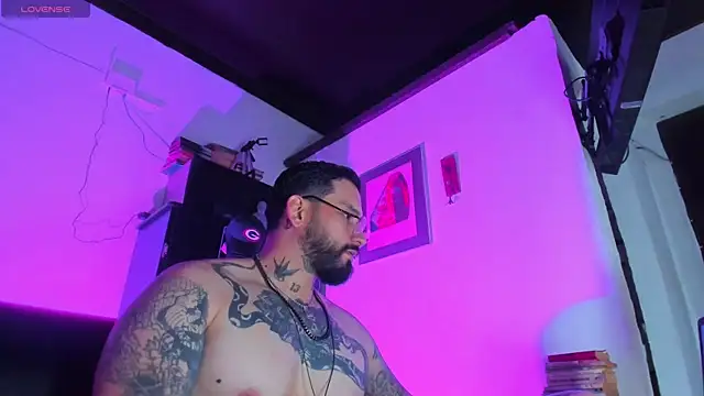 Snapshot of CamiloGray_ chatting on 8, 10, 2025 CamiloGray online show from 8, 10, 2025