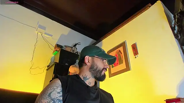 Snapshot of CamiloGray_ chatting on 4, 11, 2025 CamiloGray online show from 4, 11, 2025