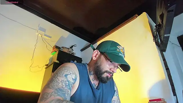 Snapshot of CamiloGray_ chatting on 6, 10, 2025 CamiloGray online show from 6, 10, 2025