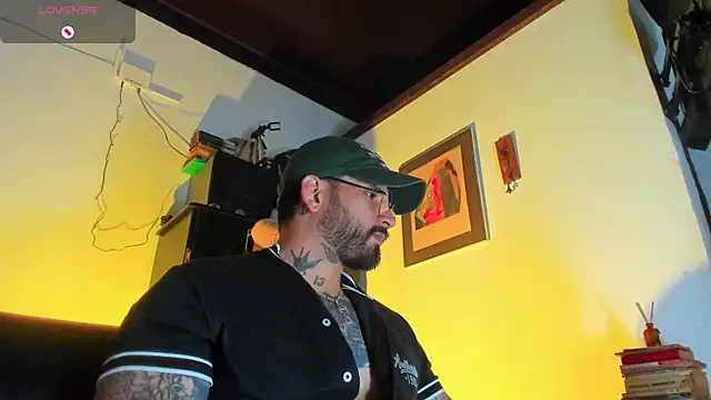 Snapshot of CamiloGray_ chatting on 5, 11, 2025 CamiloGray online show from 5, 11, 2025