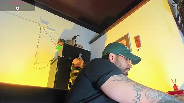 Snapshot of CamiloGray_ chatting on 9, 11, 2025 CamiloGray online show from 9, 11, 2025