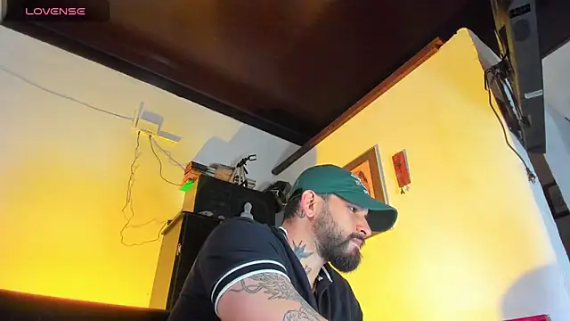 Snapshot of CamiloGray_ chatting on 12, 9, 2025 CamiloGray online show from 12, 9, 2025