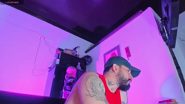 Snapshot of CamiloGray_ chatting on 15, 10, 2025 CamiloGray online show from 15, 10, 2025