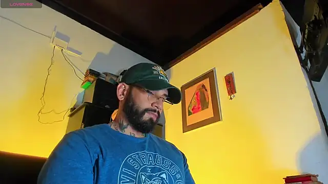 Snapshot of CamiloGray_ chatting on 3, 11, 2025 CamiloGray online show from 3, 11, 2025