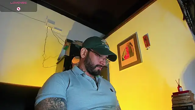 Snapshot of CamiloGray_ chatting on 14, 11, 2025 CamiloGray online show from 14, 11, 2025