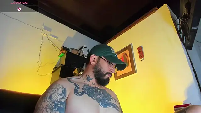 Snapshot of CamiloGray_ chatting on 23, 10, 2025 CamiloGray online show from 23, 10, 2025