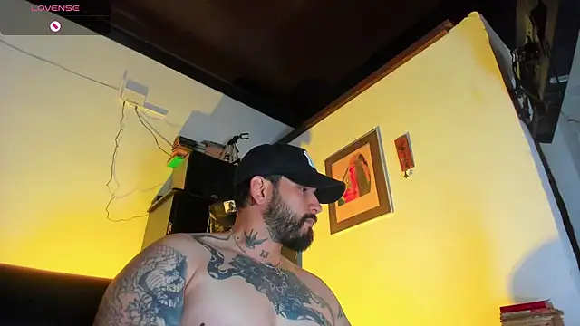 Snapshot of CamiloGray_ chatting on 26, 10, 2025 CamiloGray online show from 26, 10, 2025