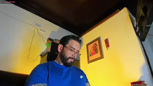 Snapshot of CamiloGray_ chatting on 30, 10, 2025 CamiloGray online show from 30, 10, 2025