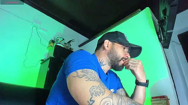 Snapshot of CamiloGray_ chatting on 28, 9, 2025 CamiloGray online show from 28, 9, 2025