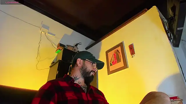 Snapshot of CamiloGray_ chatting on 17, 10, 2025 CamiloGray online show from 17, 10, 2025