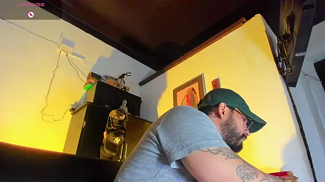 Snapshot of CamiloGray_ chatting on 28, 10, 2025 CamiloGray online show from 28, 10, 2025