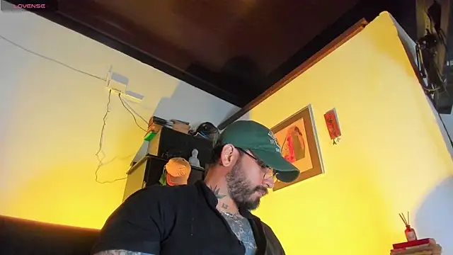 Snapshot of CamiloGray_ chatting on 17, 11, 2025 CamiloGray online show from 17, 11, 2025