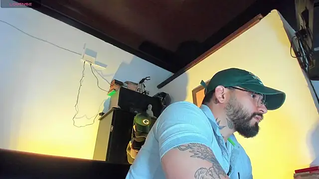 Snapshot of CamiloGray_ chatting on 3, 10, 2025 CamiloGray online show from 3, 10, 2025