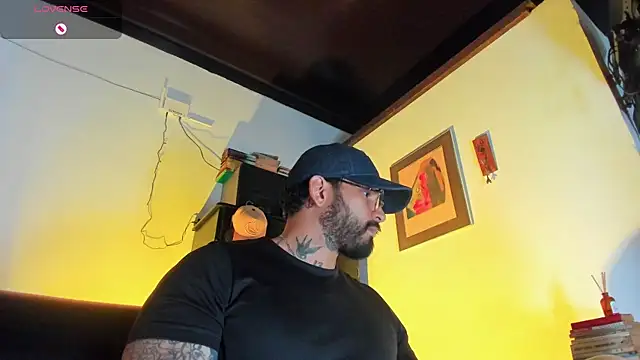 Snapshot of CamiloGray_ chatting on 28, 11, 2025 CamiloGray online show from 28, 11, 2025