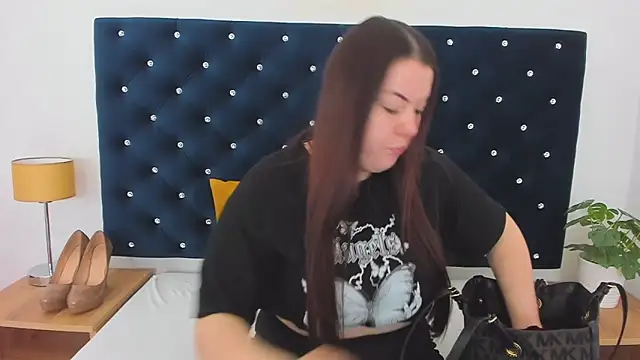 Snapshot of EvaLick chatting on 12, 2, 2025 EvaLick online show from 12, 2, 2025