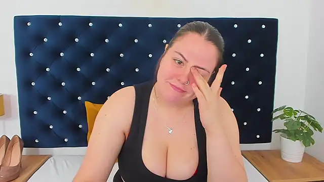 Snapshot of EvaLick chatting on 6, 2, 2025 EvaLick online show from 6, 2, 2025