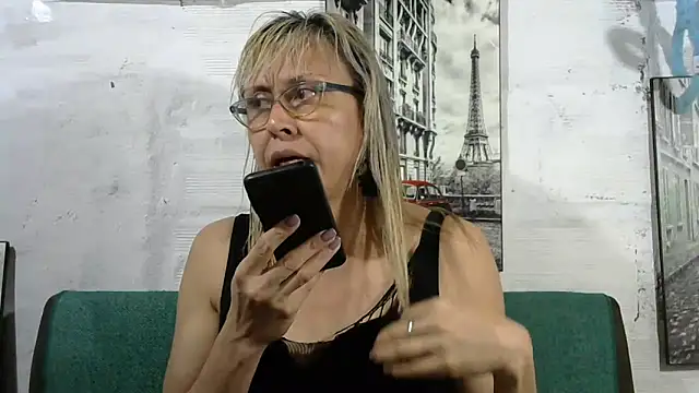 divahot08 online show from 3, 10, 2025