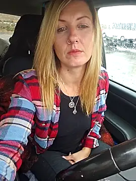 SheIsSomething online show from 19, 11, 2025