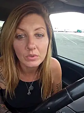 SheIsSomething online show from 14, 11, 2025