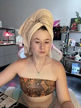 Snapshot of sweetest_pie chatting on 19, 7, 2026 sweetest pie online show from 19, 7, 2026