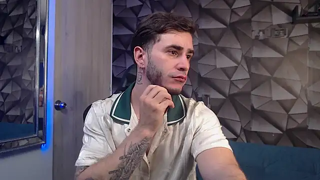 Snapshot of Latino_stud4u chatting on 21, 11, 2025 Latino stud4u online show from 21, 11, 2025