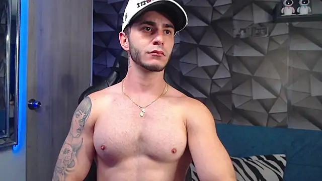 Snapshot of Latino_stud4u chatting on 17, 10, 2025 Latino stud4u online show from 17, 10, 2025