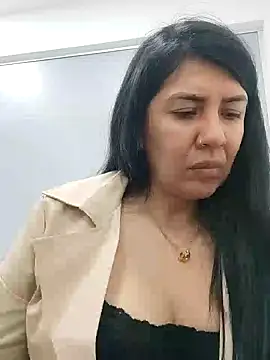 aisha latina online show from 24, 2, 2025