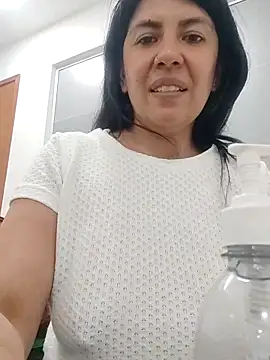 aisha latina online show from 6, 3, 2025