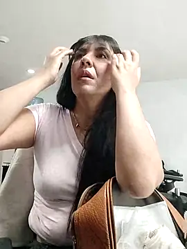 aisha latina online show from 6, 10, 2025