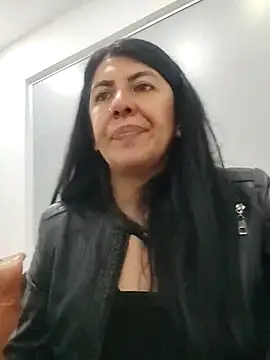 aisha latina online show from 10, 3, 2025