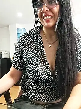 aisha latina online show from 17, 4, 2026