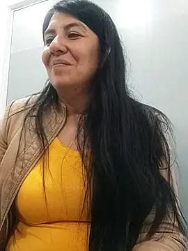 aisha latina online show from 3, 3, 2025