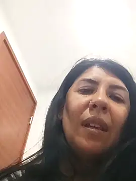 aisha latina online show from 4, 3, 2025