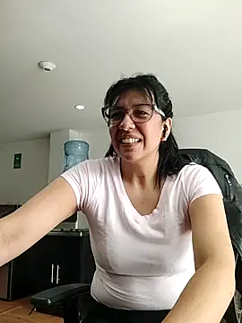 aisha latina online show from 18, 11, 2025