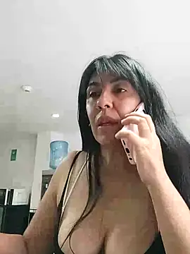 aisha latina online show from 8, 10, 2025