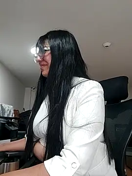 aisha latina online show from 13, 4, 2026