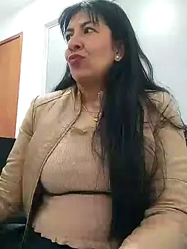 aisha latina online show from 10, 9, 2025