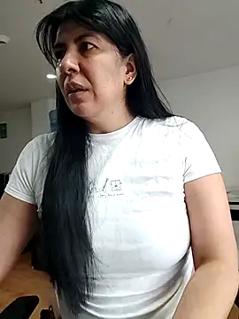 Snapshot of aisha_latina chatting on 17, 6, 2026 aisha latina online show from 17, 6, 2026