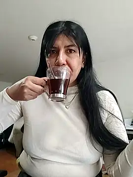 aisha latina online show from 10, 4, 2026