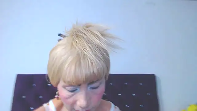 Snapshot of almabeckelt chatting on 7, 7, 2026 almabeckelt online show from 7, 7, 2026