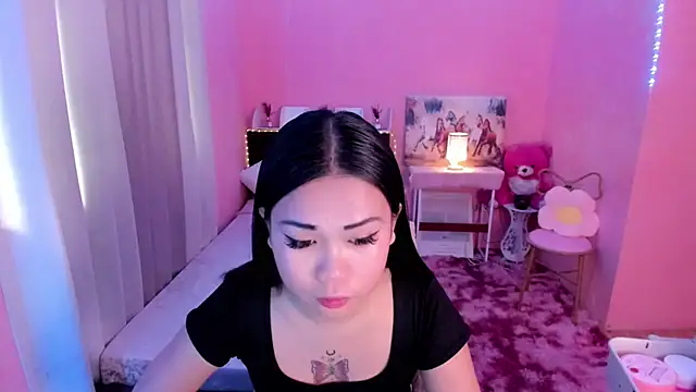 Snapshot of Vivorey_Leighn chatting on 7, 12, 2024 Vivorey Leighn online show from 7, 12, 2024