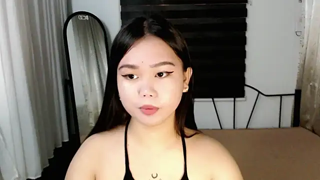 Snapshot of Vivorey_Leighn chatting on 23, 11, 2025 Vivorey Leighn online show from 23, 11, 2025
